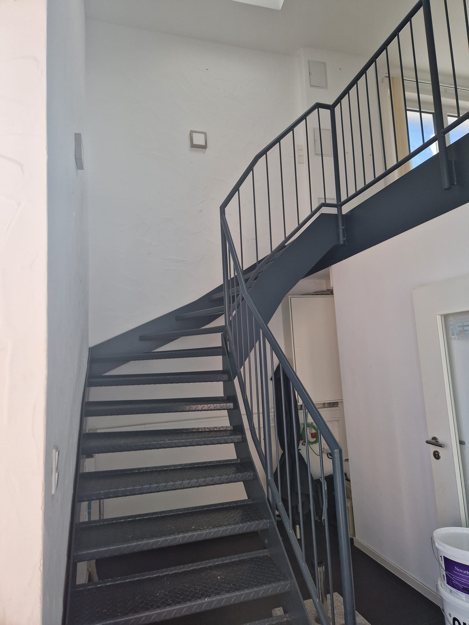 Modernes Büro-Haus mit großzügiger Terrasse im Gewerbegebiet Bild 6