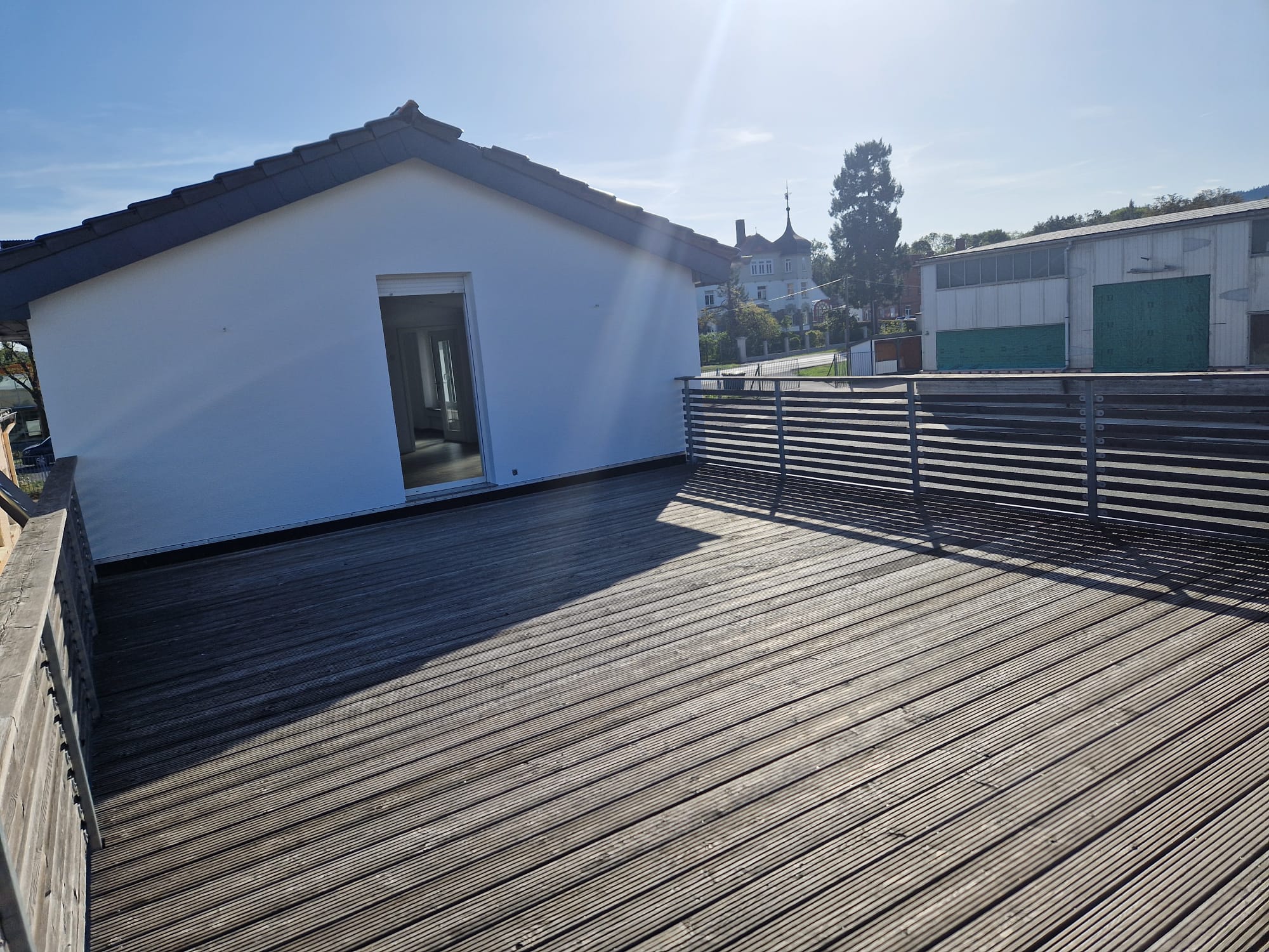 Modernes Büro-Haus mit großzügiger Terrasse im Gewerbegebiet Bild 12